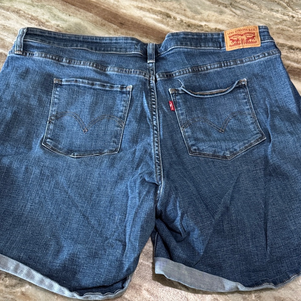 Levi's Dark Blue is Rolled-Hem Distressed Denim Bermuda shorts - Picture 4 of 5